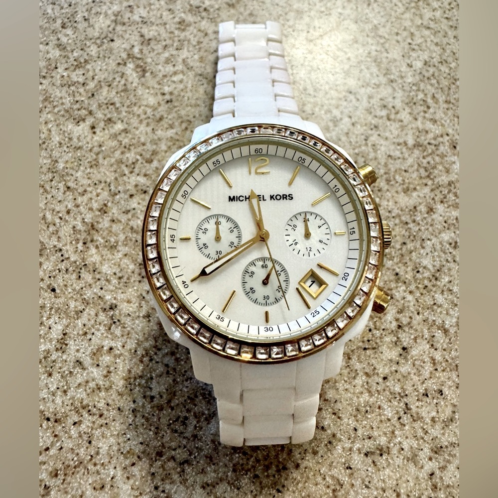 Michael Kors White Chronograph GMT Watch Item No. MK5187